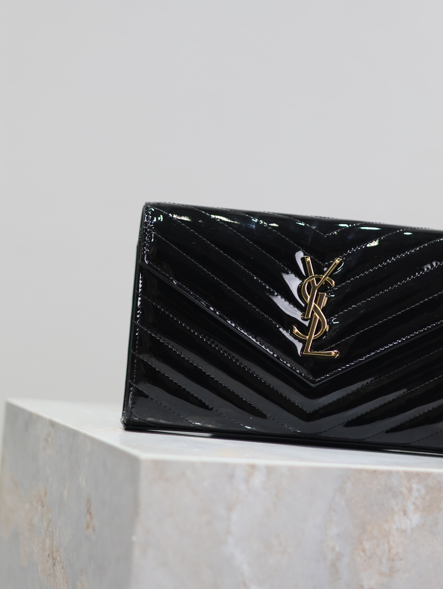 YSL Cassandra Monogram Classic Chain Wallet in patent leather 22.5 x 14 x 4cm - Image 4