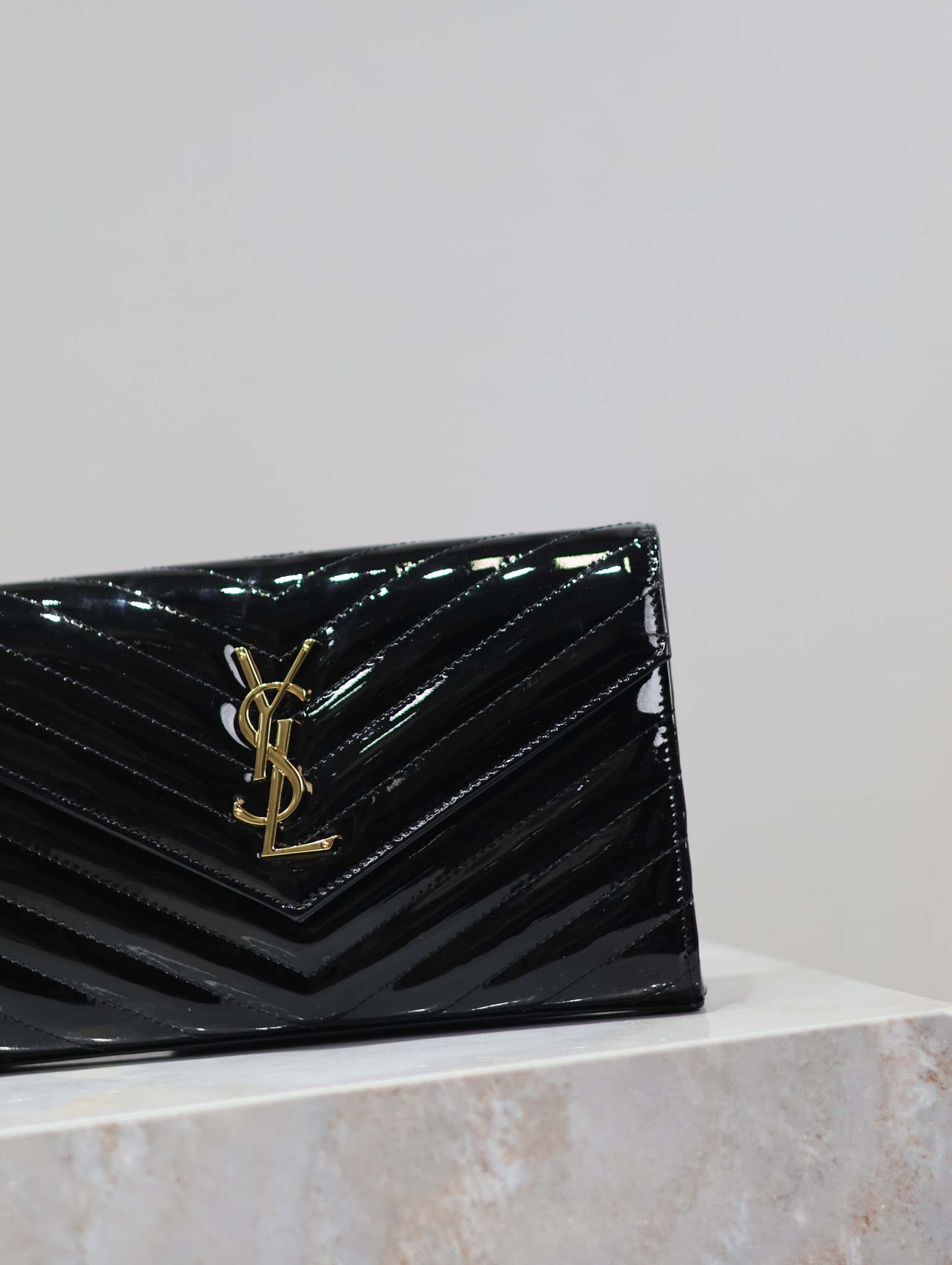YSL Cassandra Monogram Classic Chain Wallet in patent leather 22.5 x 14 x 4cm - Image 5