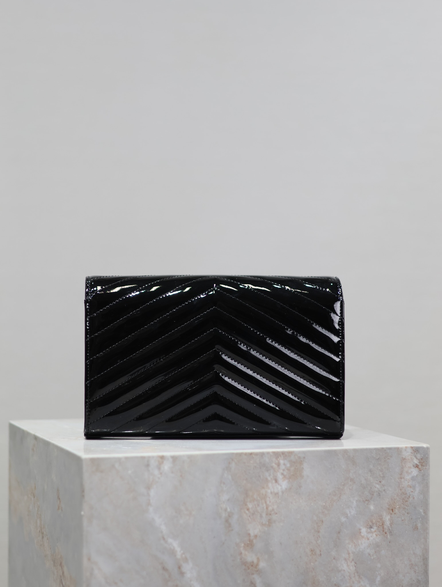 YSL Cassandra Monogram Classic Chain Wallet in patent leather 22.5 x 14 x 4cm - Image 6