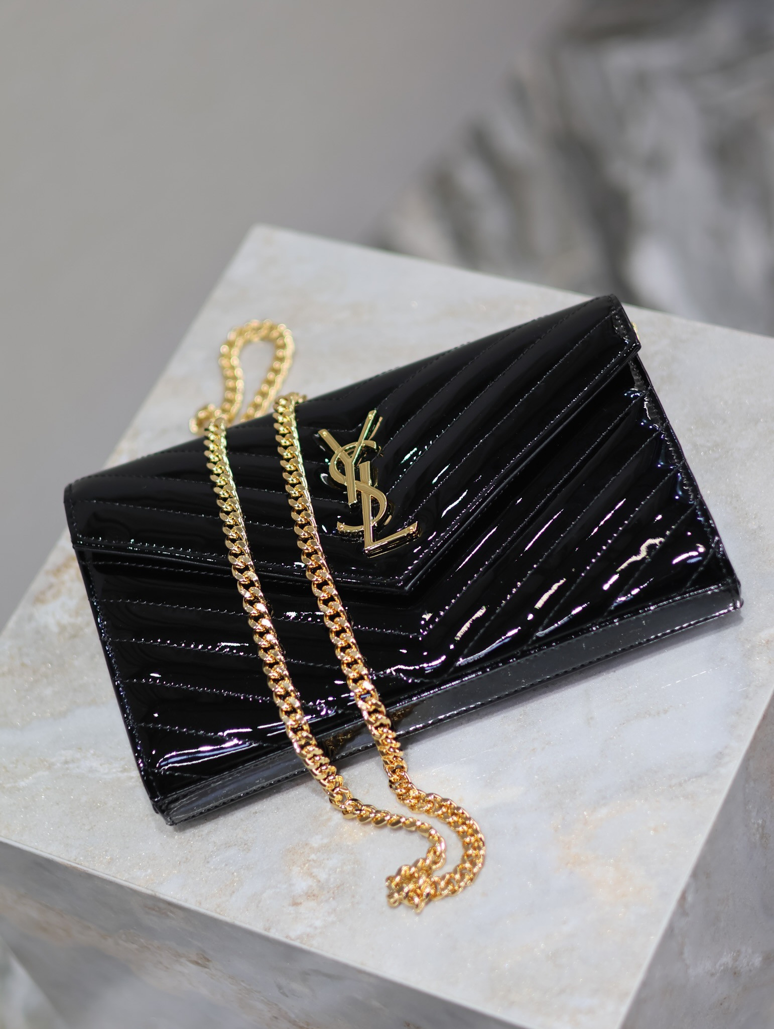 YSL Cassandra Monogram Classic Chain Wallet in patent leather 22.5 x 14 x 4cm - Image 7