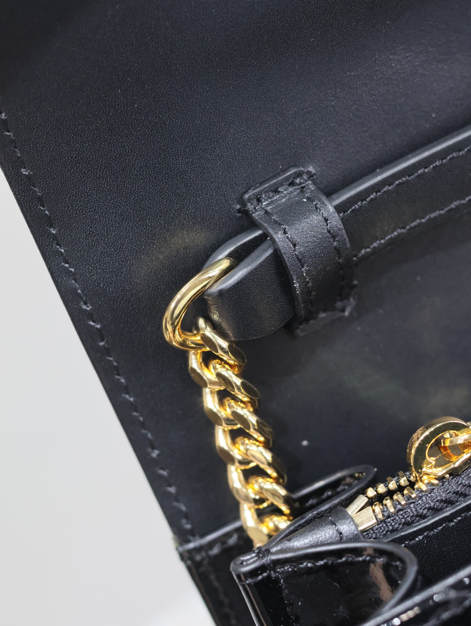 YSL Cassandra Monogram Classic Chain Wallet in patent leather 22.5 x 14 x 4cm - Image 10