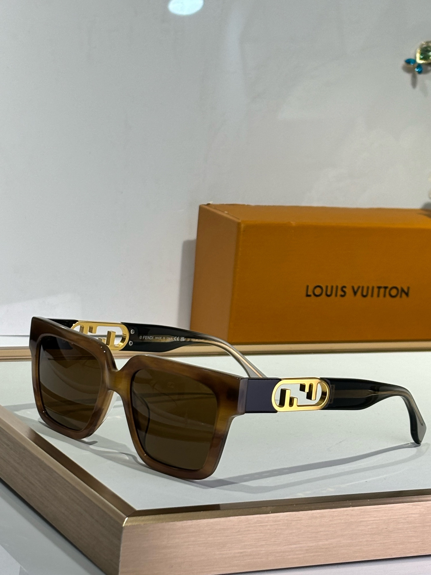 Fendi Glasses FE40180 51-19-145 - Image 3