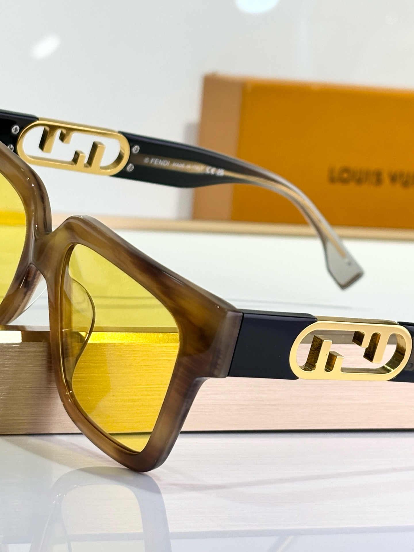 Fendi Glasses FE40180 51-19-145 - Image 9