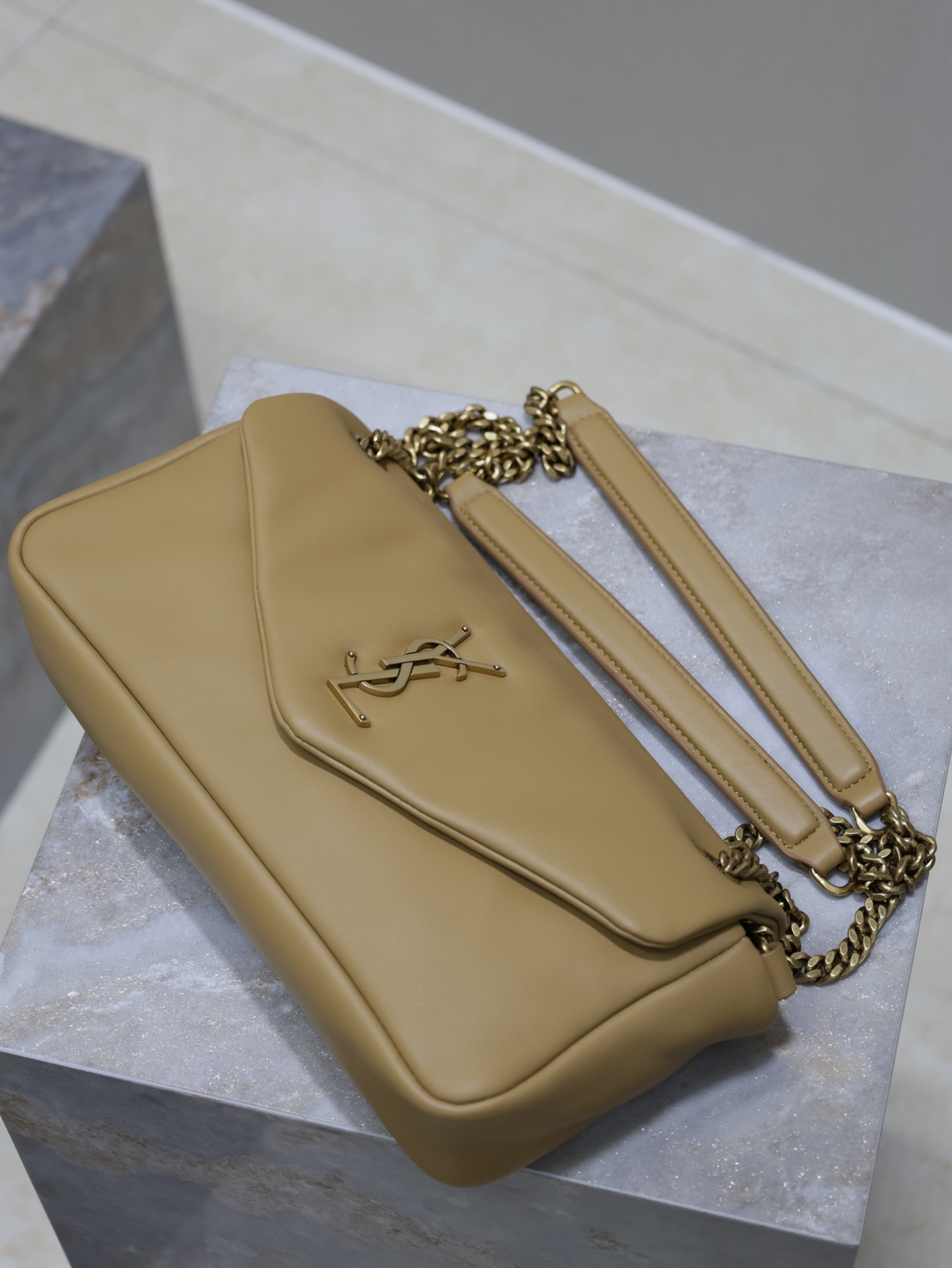 YSL CALYPSO small in plunged lambskin 26x14x7cm - Image 8