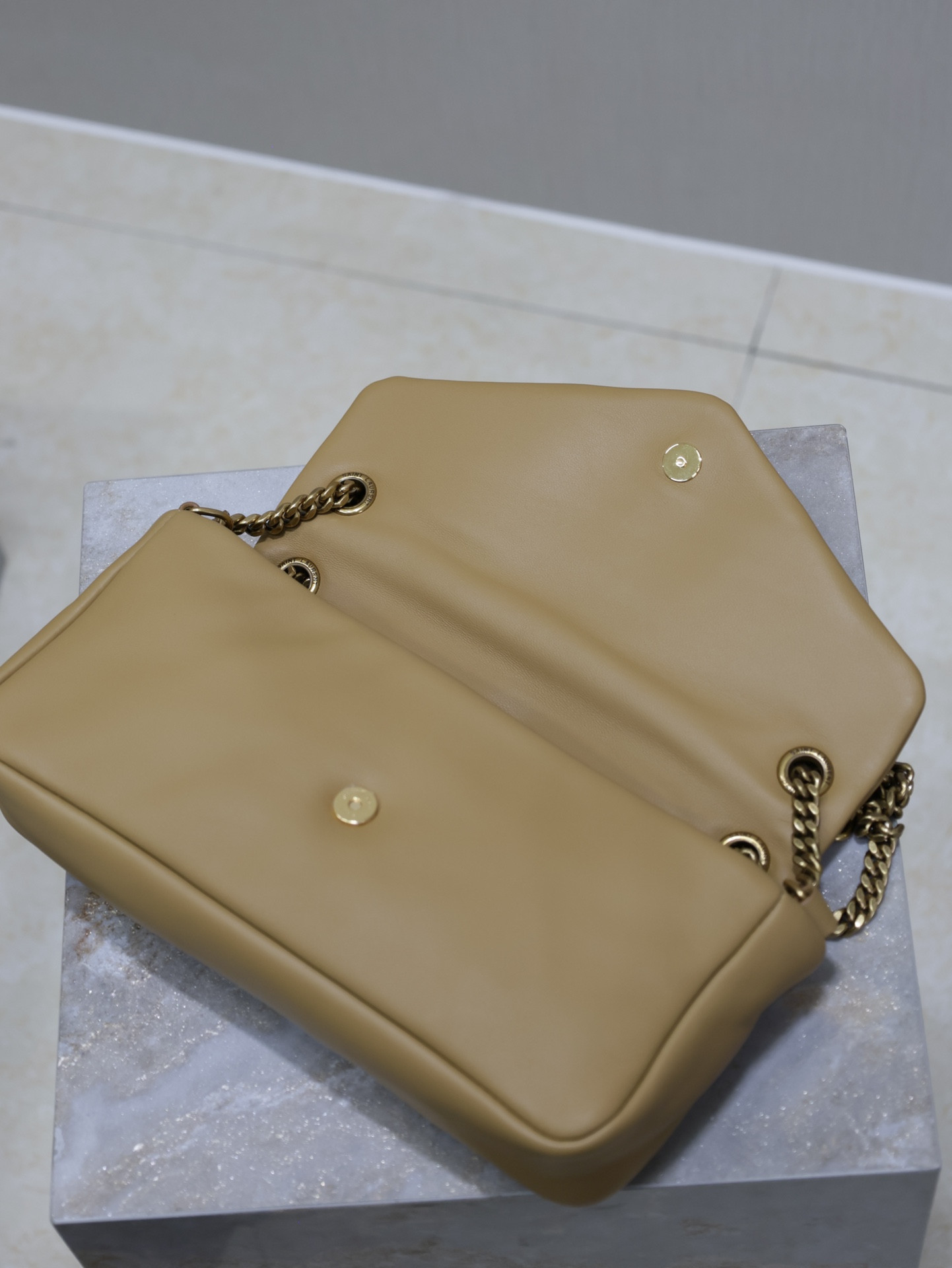 YSL CALYPSO small in plunged lambskin 26x14x7cm - Image 9