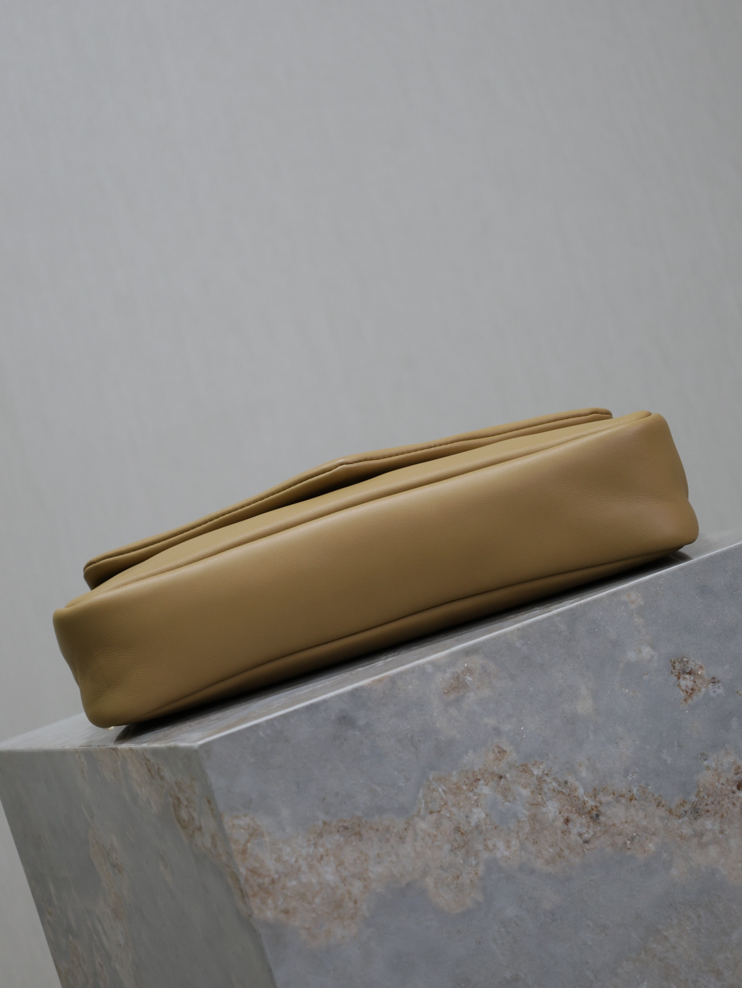 YSL CALYPSO small in plunged lambskin 26x14x7cm - Image 14