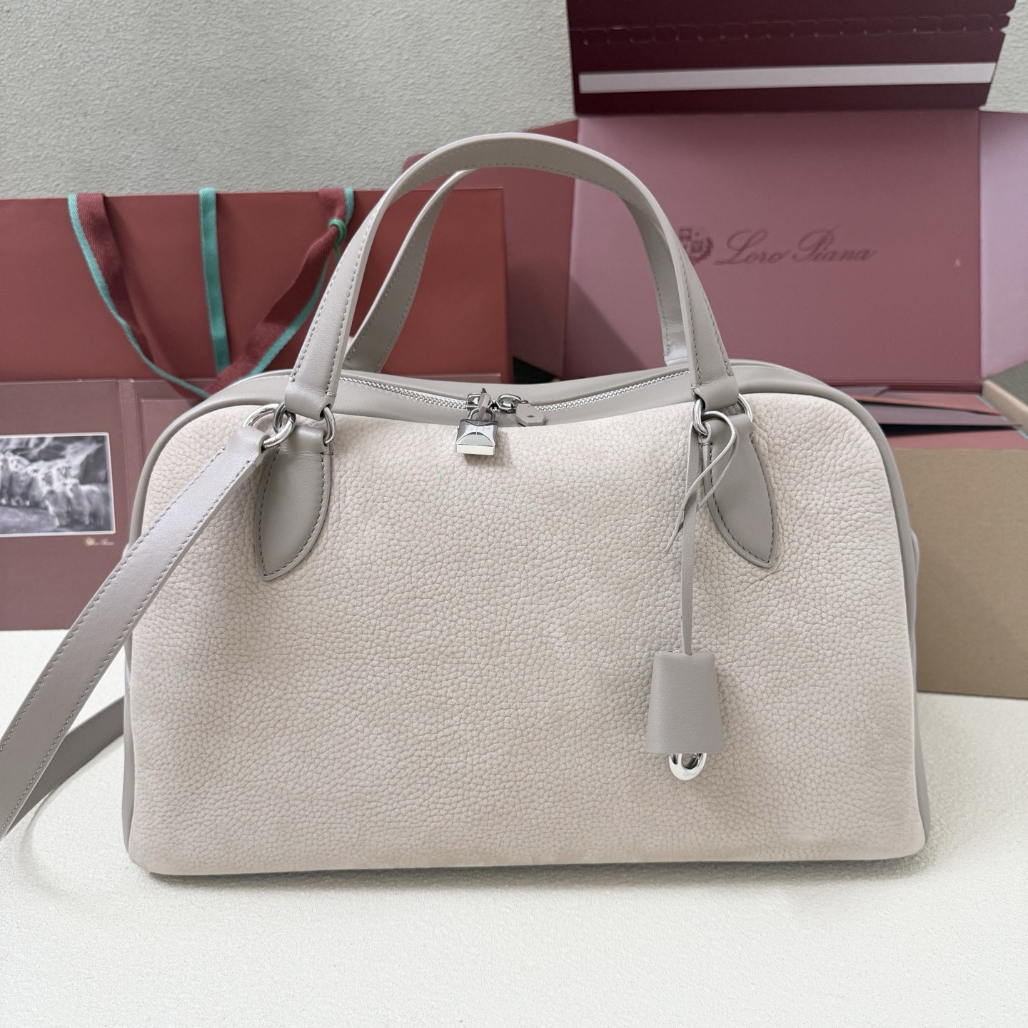 Loro Piana Needle 38x22x16cm