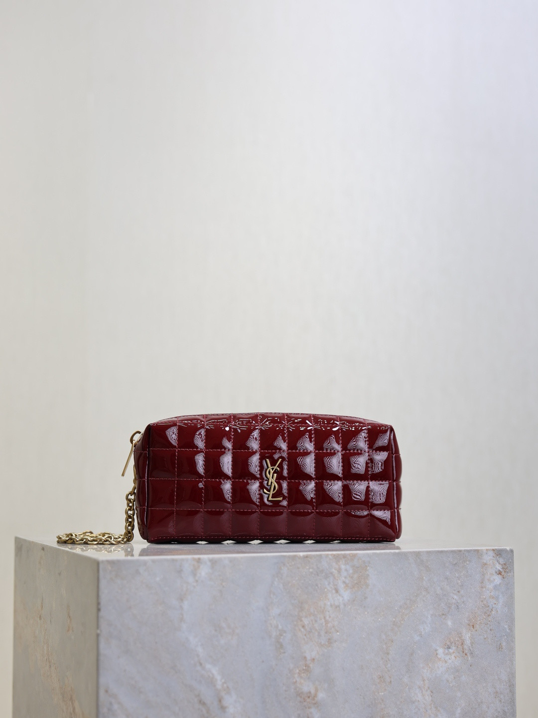 YSL CASSANDRE MATELASS¨¦ CARR¨¦ pouch on chain in shiny 18.5x8.5x4cm