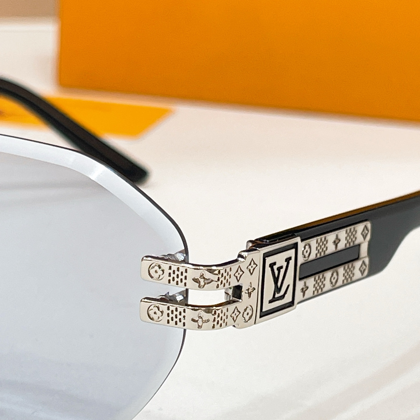 LV Glasses Z21945E 60-17-145 - Image 10